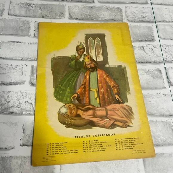 Vintage La Bella Durmiente. Spain. Sleeping Beauty. Spanish Soft bound book. - Picture 2 of 16